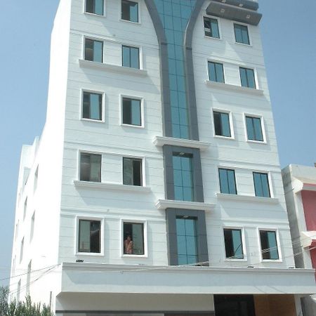 Hotel Mgr Pondicherry Bagian luar foto
